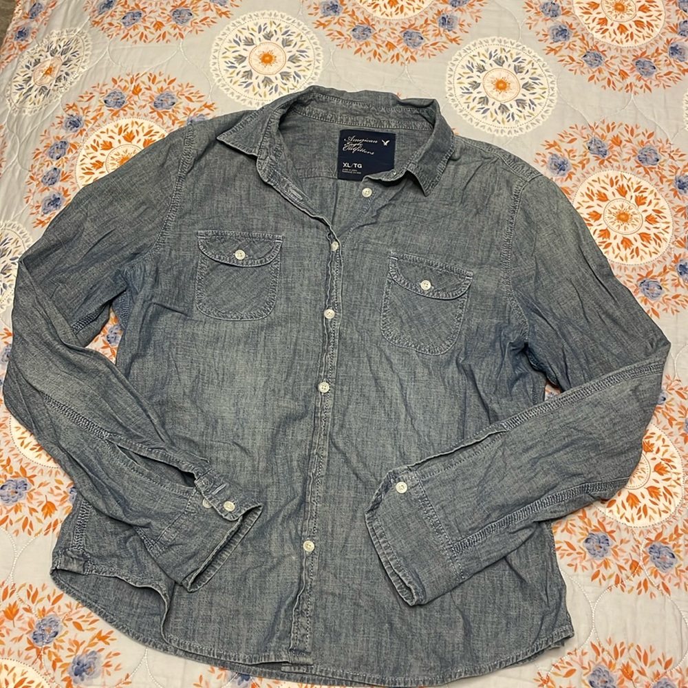 American Eagle Outfitters Chambray Button Down Shirt in Faded Blue